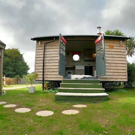 Romantic Retreat - Luxury Shepherds Hut + Hot Tub! Camborne Esterno foto