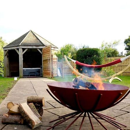 Romantic Retreat - Luxury Shepherds Hut + Hot Tub! Camborne Esterno foto