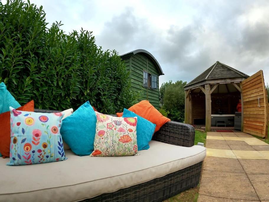 Romantic Retreat - Luxury Shepherds Hut + Hot Tub! Camborne Esterno foto