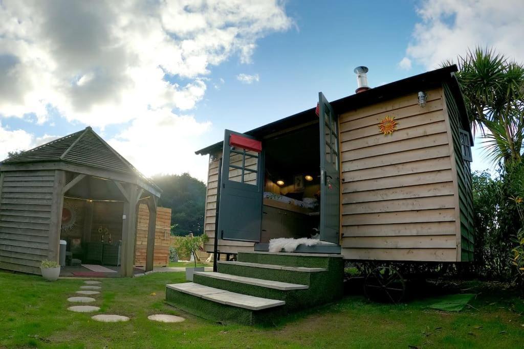 Romantic Retreat - Luxury Shepherds Hut + Hot Tub! Camborne Esterno foto
