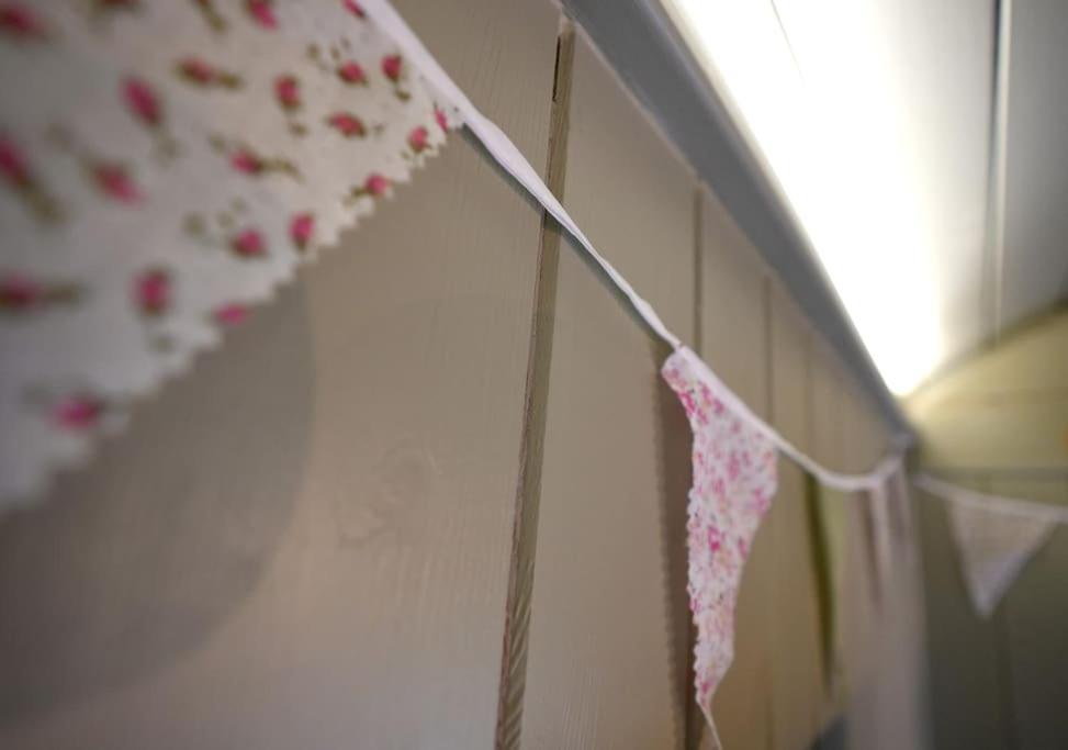 Romantic Retreat - Luxury Shepherds Hut + Hot Tub! Camborne Esterno foto
