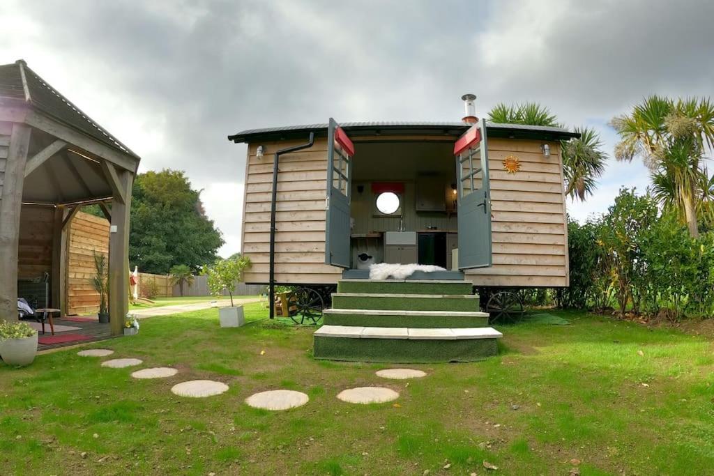 Romantic Retreat - Luxury Shepherds Hut + Hot Tub! Camborne Esterno foto