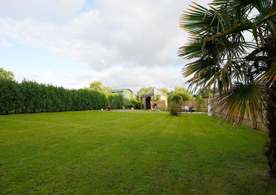 Romantic Retreat - Luxury Shepherds Hut + Hot Tub! Camborne Esterno foto
