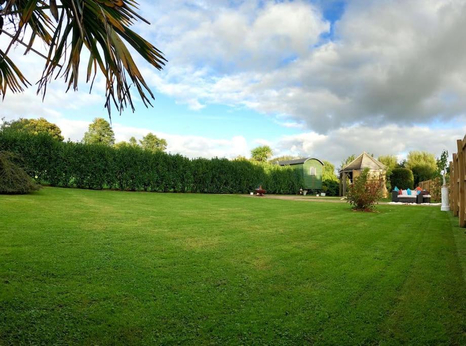 Romantic Retreat - Luxury Shepherds Hut + Hot Tub! Camborne Esterno foto