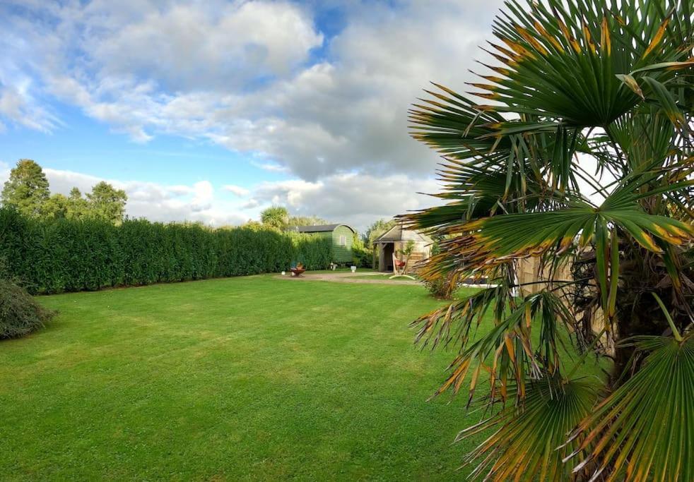 Romantic Retreat - Luxury Shepherds Hut + Hot Tub! Camborne Esterno foto