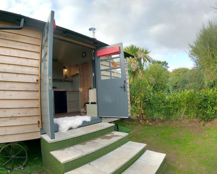 Romantic Retreat - Luxury Shepherds Hut + Hot Tub! Camborne Esterno foto