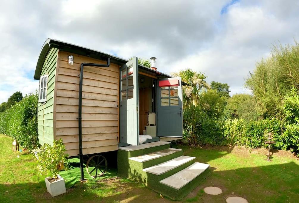Romantic Retreat - Luxury Shepherds Hut + Hot Tub! Camborne Esterno foto